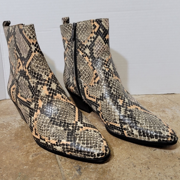 Garth Booties for Circus by Sam Edelman - Picture 2 of 4